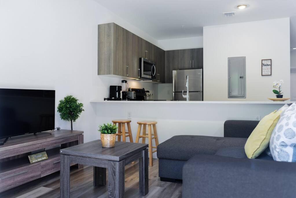 Awesome Townhouse 15 Minutes From The Beach Miami Buitenkant foto