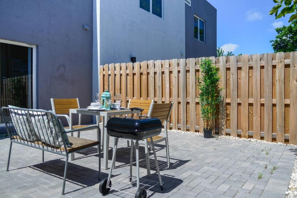 Awesome Townhouse 15 Minutes From The Beach Miami Buitenkant foto