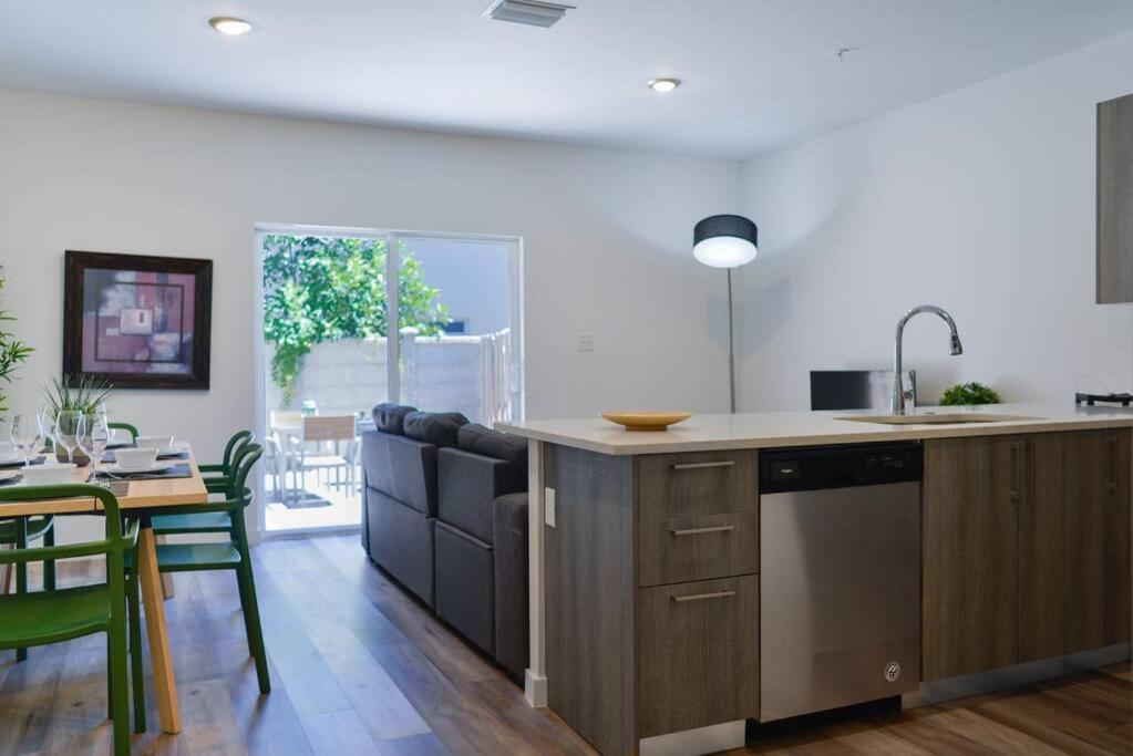 Awesome Townhouse 15 Minutes From The Beach Miami Buitenkant foto